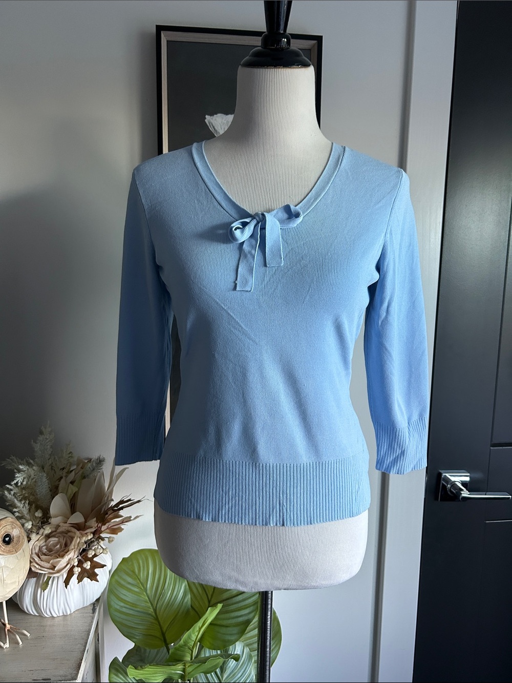 🌸 M Light Blue Tie-Neck 3/4 sleeve career dressed to impress Top